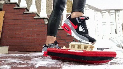 Sneaker-girl Crimson Queen – Crushing A Toy-boat