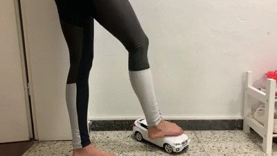 Sneakergirly Lisha – Fucktoy Car Destruction